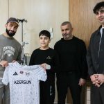 Qurban Qurbanov və futbolçularımız Onkologiya Mərkəzini ziyarət etdi