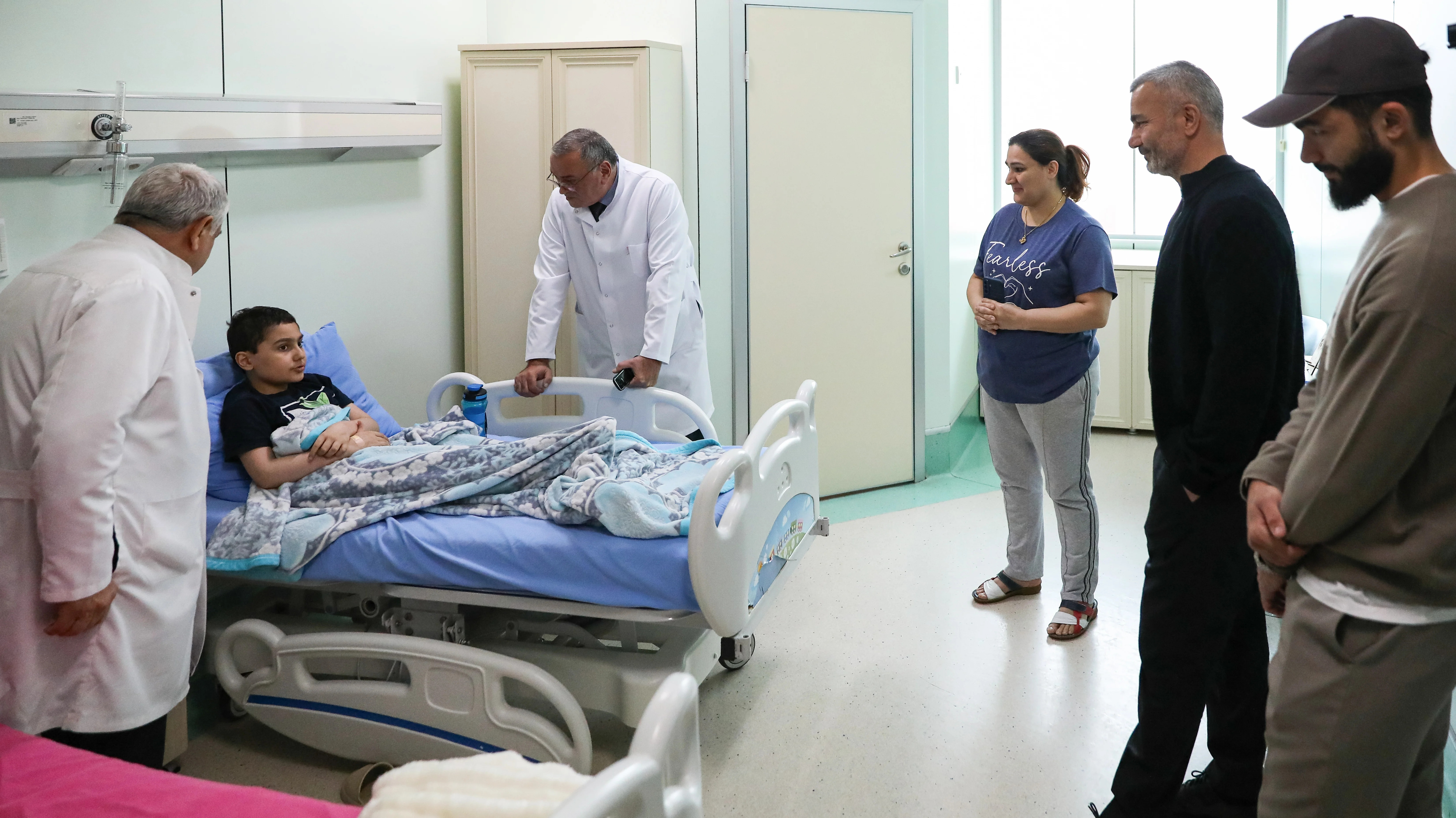Qurban Qurbanov və futbolçularımız Onkologiya Mərkəzini ziyarət etdi